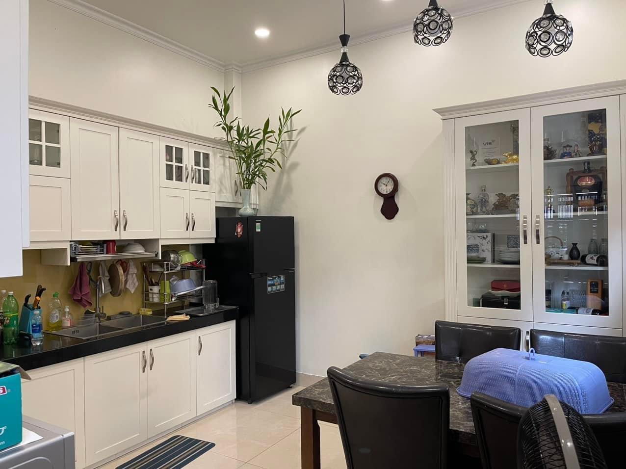 Bán Nhà Hiệp Bình Chánh Thủ Đức, DT 4.5X18m, 3T, Nhà Đẹp, Sổ Riêng Cạnh Giga Mall