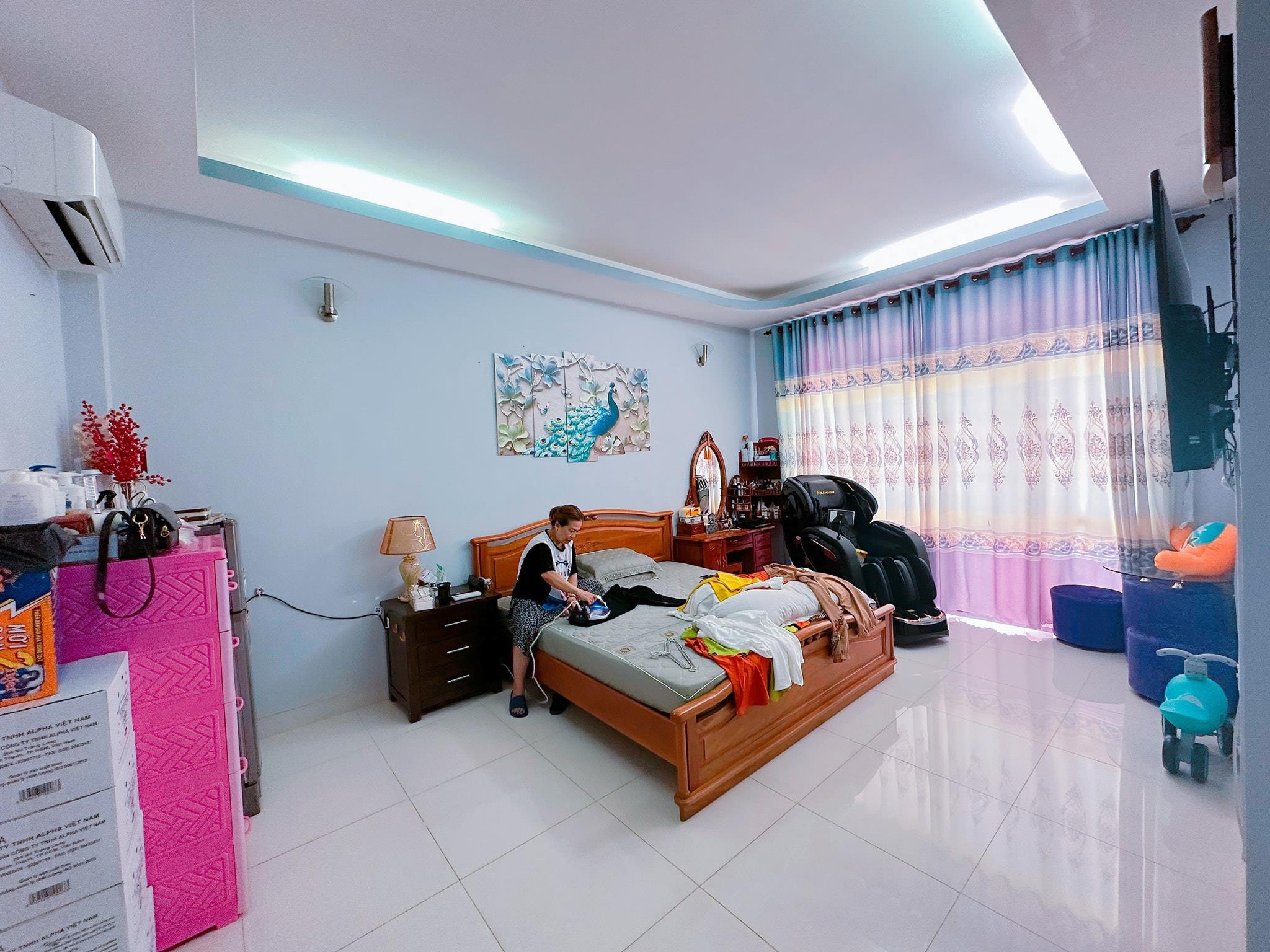 Bán Nhà riêng Khu HIẾM, Lê Văn Chí, Thủ Đức, HXH, Ngang 4,5M, Gía Chỉ Hơn 3 Tỷ, Sổ Đỏ Chính Chủ