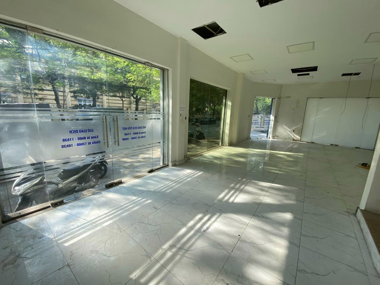 CC CHO THUÊ NHÀ MẶT NGÕ Ô TÔ ĐỀN LỪ, HOÀNG MAI 4 TẦNG, 80M2, MT 12M, THÔNG SÀN, GIÁ 50 TRIỆU, VP, CÔNG TY. 0375005838