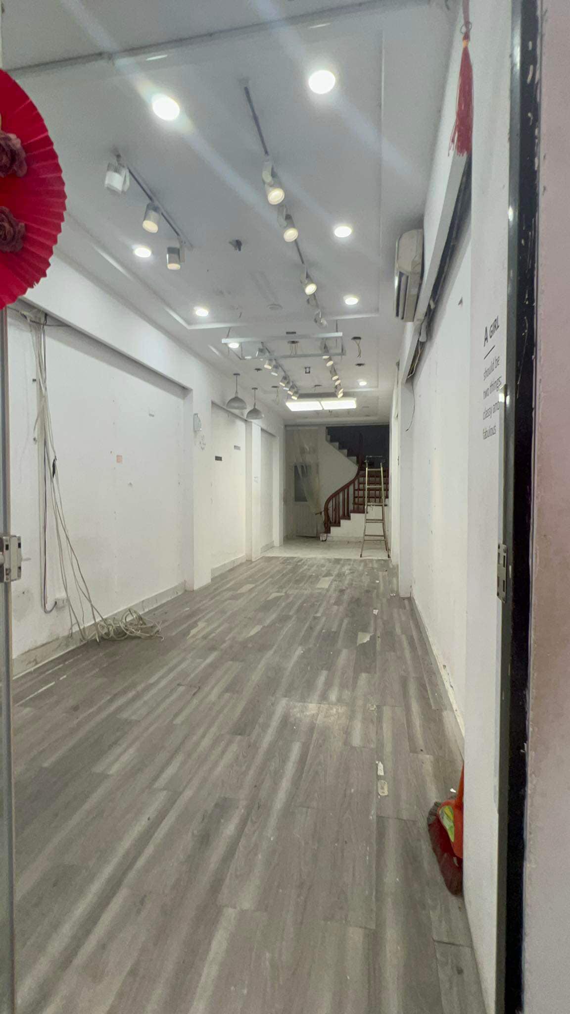 CHO THUÊ NHÀ MP DƯƠNG QUẢNG HÀM - CẦU GIẤY, 5 TẦNG, 52M2, MT 3.5M, GIÁ 30 TRIỆU (CTL) - CÀ PHÊ, SPA, SALON, THỜI TRANG,