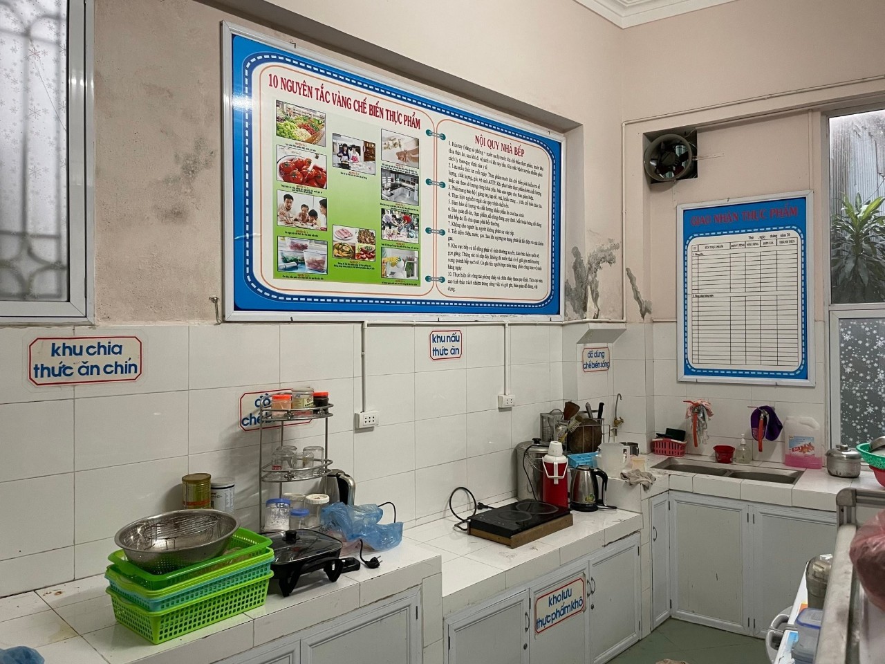 Cho thuê nhà trong ngõ Trương Định - HM. DT 100m - 3tầng - Giá 14 triệu - ngõ ô tô 08444899222