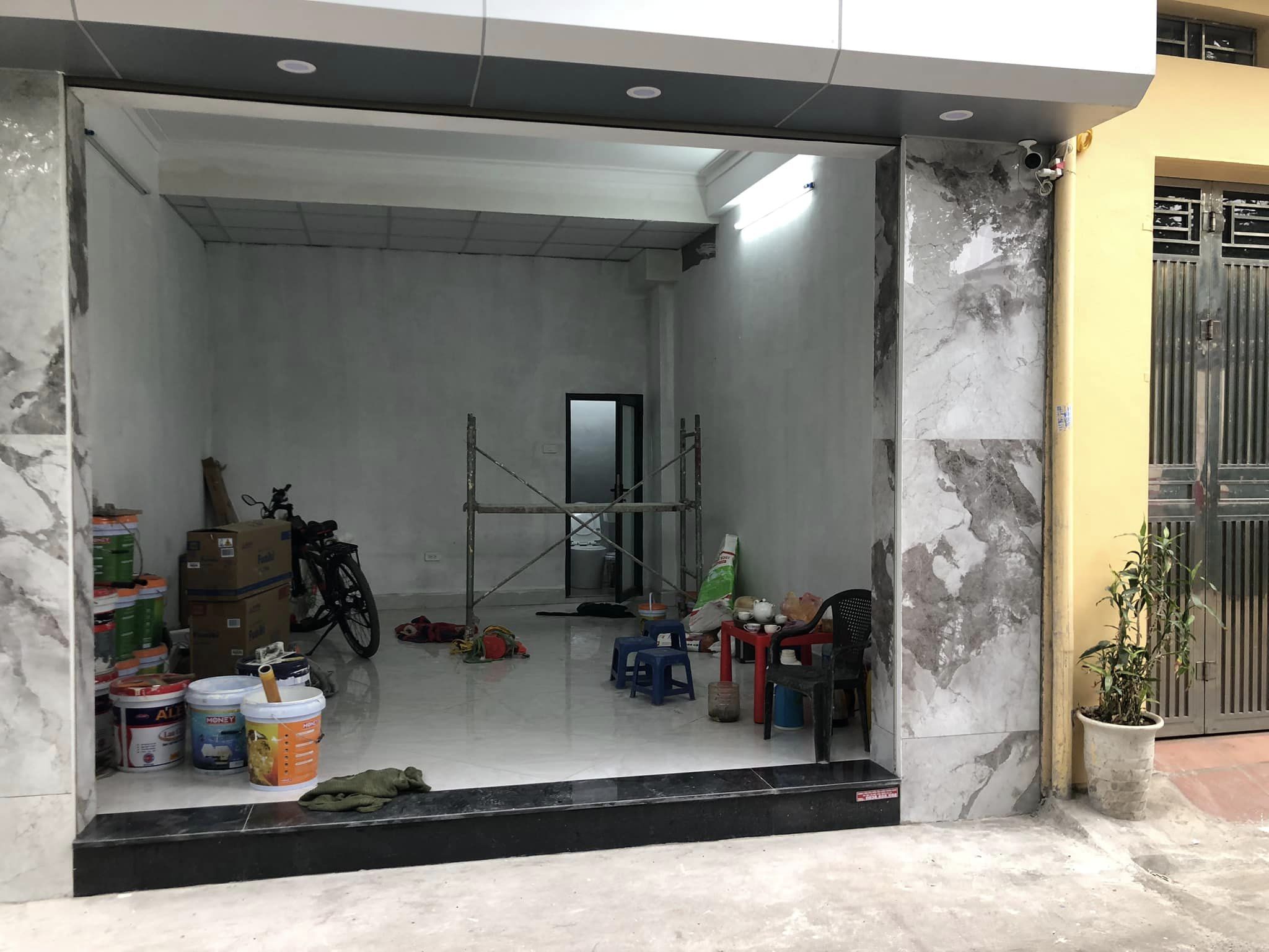 Chính chủ cần cho thuê Mbkd ngõ oto Nguyễn Ngọc Vũ- Cầu Giấy dt 35m2* 1vs Giá 12 tr (ctl) - Nhanh còn kịp...