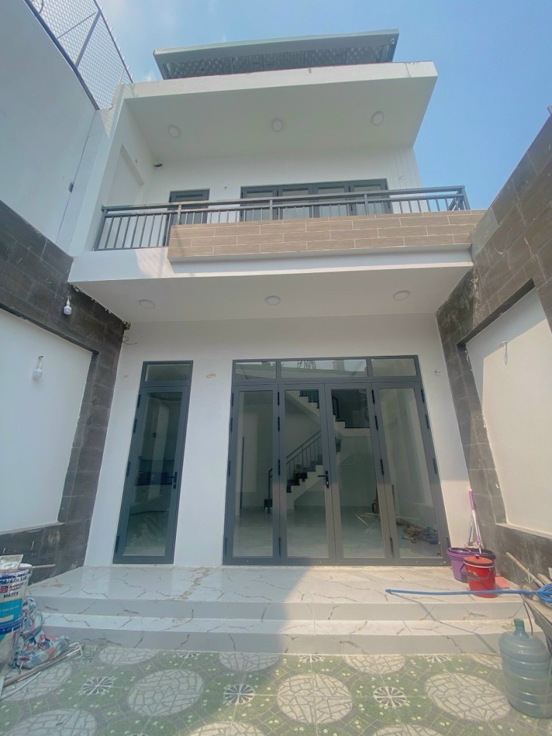 Nâng Tầm Cuộc Sống: Bán Nhà 3 Tầng 5PN, Giá 5 Tỷ, Bình Thọ