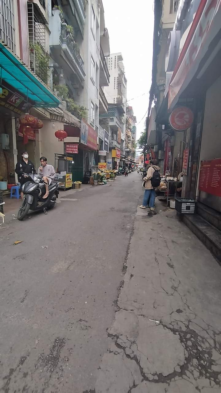 BÁN TÒA NHÀ 8 TẦNG THANG MÁY – MẶT PHỐ PHÁO ĐÀI LÁNG – 95M – 27 TỶ.