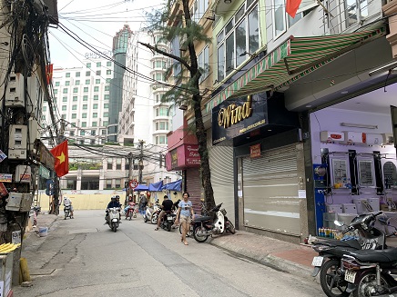 - Bán nhà Cát Linh, Đống Đa. Diện tích 52m2*4 T, mặt tiền 3.5m, giá 12.8 tỷ (TL).