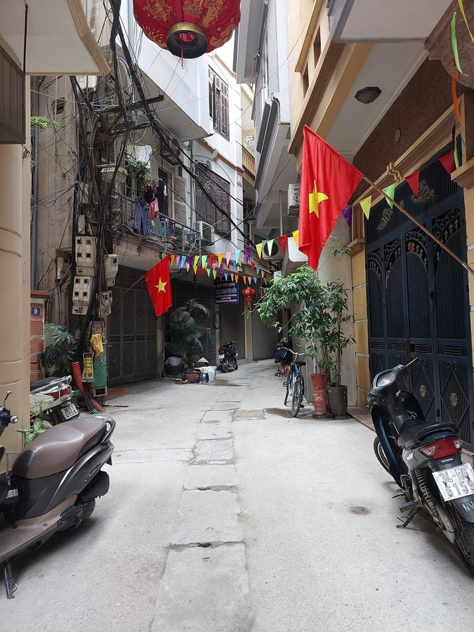 Nhà đẹp sát phố Nguyễn Thái Học 50m 5 tầng 9.5 tỷ long lanh ở luôn ô tô 0986073333