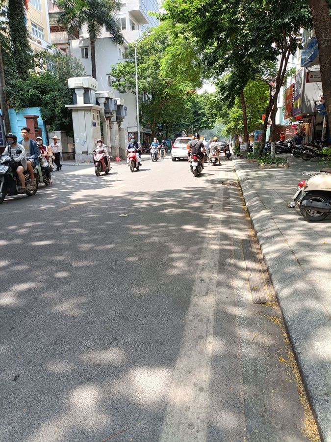 Chính chủ cần bán gấp nhà Đội Cấn - Ba Đình 140m2, MT 7m, ô tô tránh, kinh doanh, đầu tư, dòng tiền, giá tốt