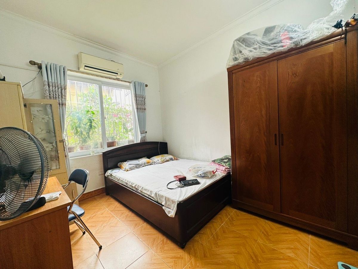 Nhà Mặt Phố Nguyễn Trãi. Thanh Xuân. 1 Mặt Phố, 1 Mặt Ngõ. Ô Tô. Vỉa Hè. DT 30m2. Giá 7,18 Tỷ.