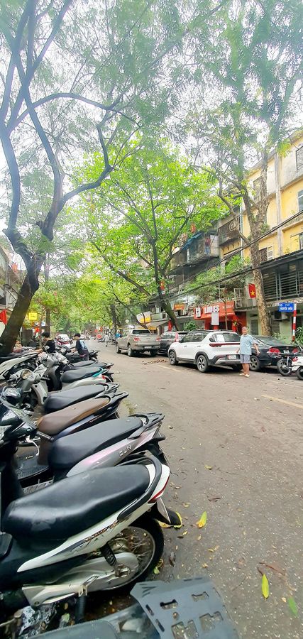 VIP. Tập thể tầng 1 Kinh Doanh mặt phố Nguyễn Hiền 90m ô tô, tiện ích bạt ngàn.