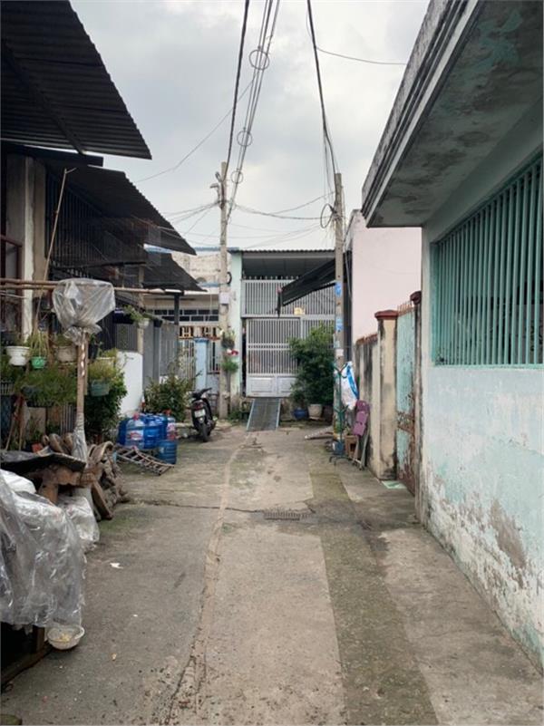 Bán nhà ngay Quốc lộ 1A, Bình Tân, 70.5m2, 2 tầng, hẻm xe hơi, 2 tỷ6 TL