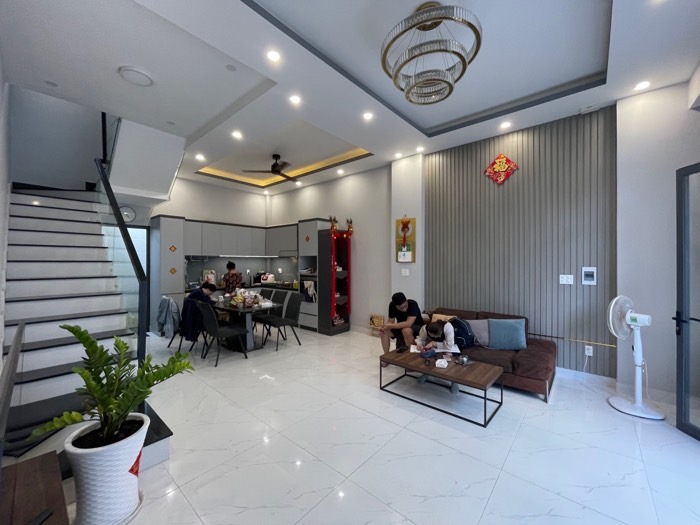 BÁN NHÀ ĐẸP, MỚI XÂY FULL NỘI THẤT, đường Đào Tông Nguyên, Huyện Nhà Bè. DTSD 120M2 Gía 5,2 tỷ TL