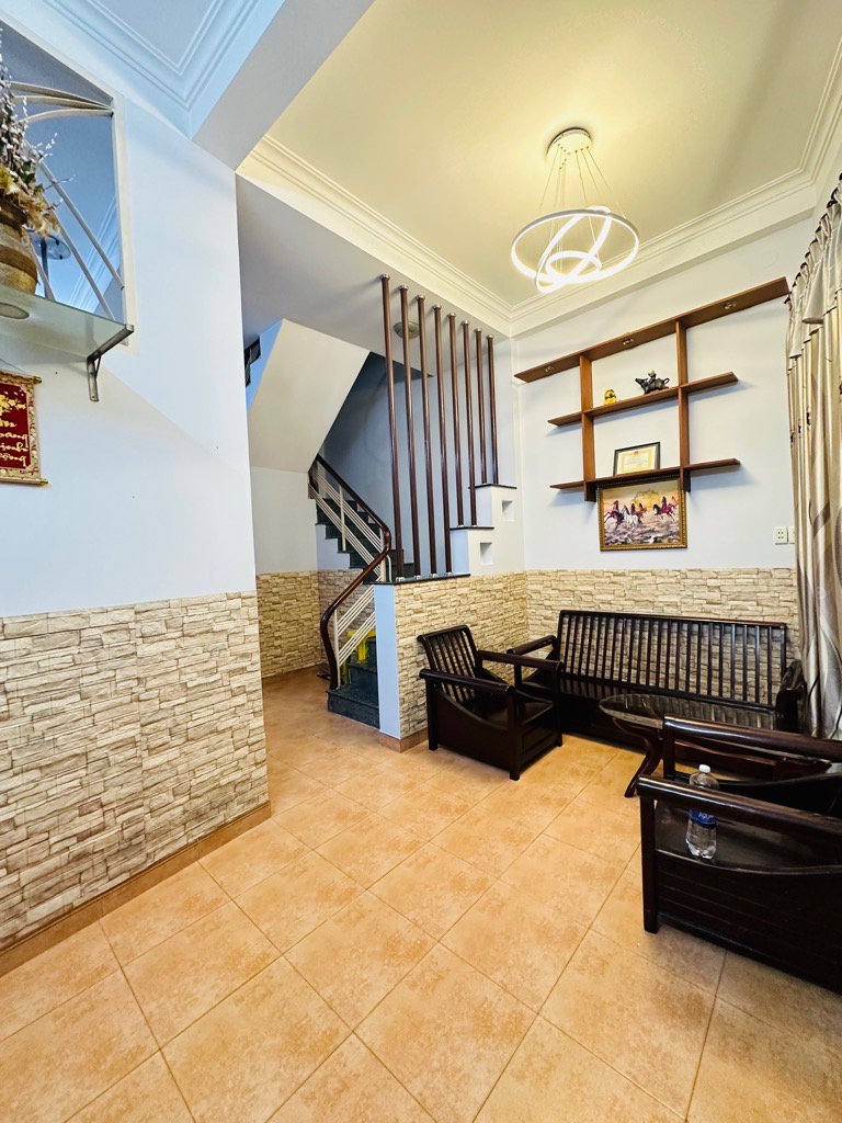 Phùng Văn Cung Ngay Phan Xích Long 41M2 - HẺM 3M - 4 TẦNG - 4PN - 6 tỷ 450