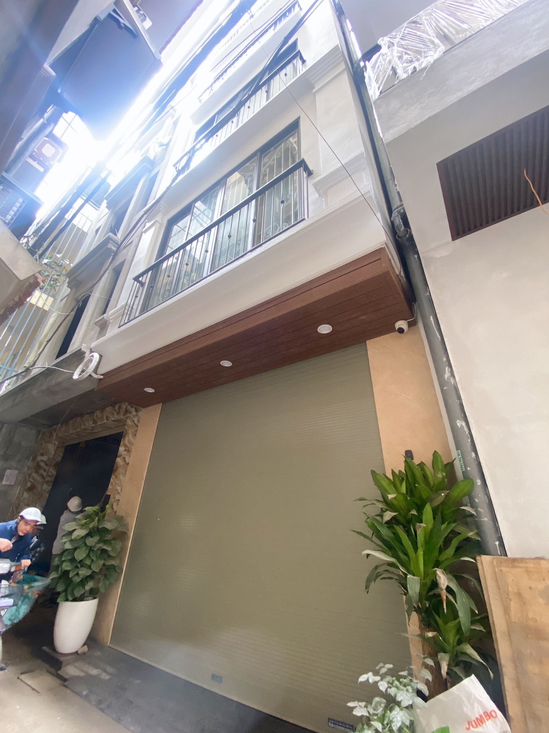 Bán nhà Phân lô ngõ 4 Quần Ngựa 2 thoáng diện tích 70m2, 5 tầng, MT4m, giá 21.8 tỷ