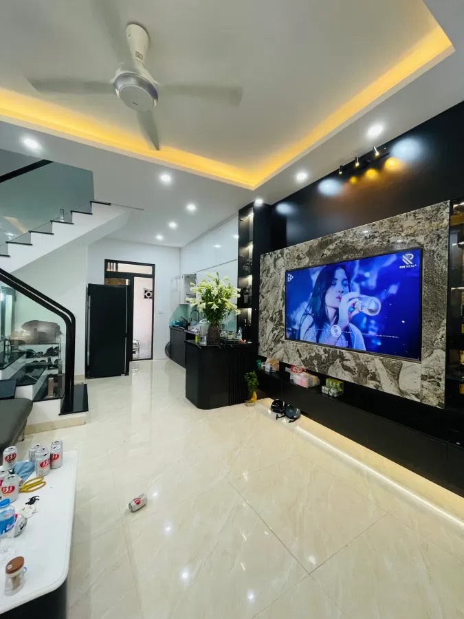 Bán nhà ngõ Thịnh Hào, Đống Đa, 35m2x5 tầng, nhà đẹp ở ngay ngõ 3 gác hơn 6tỷ