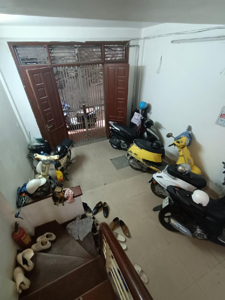 Tây Hồ- Hoàng Hoa Thám- Mặt ngõ thông- 6 tầng –8 phòng cho thuê- 5.25 tỷ