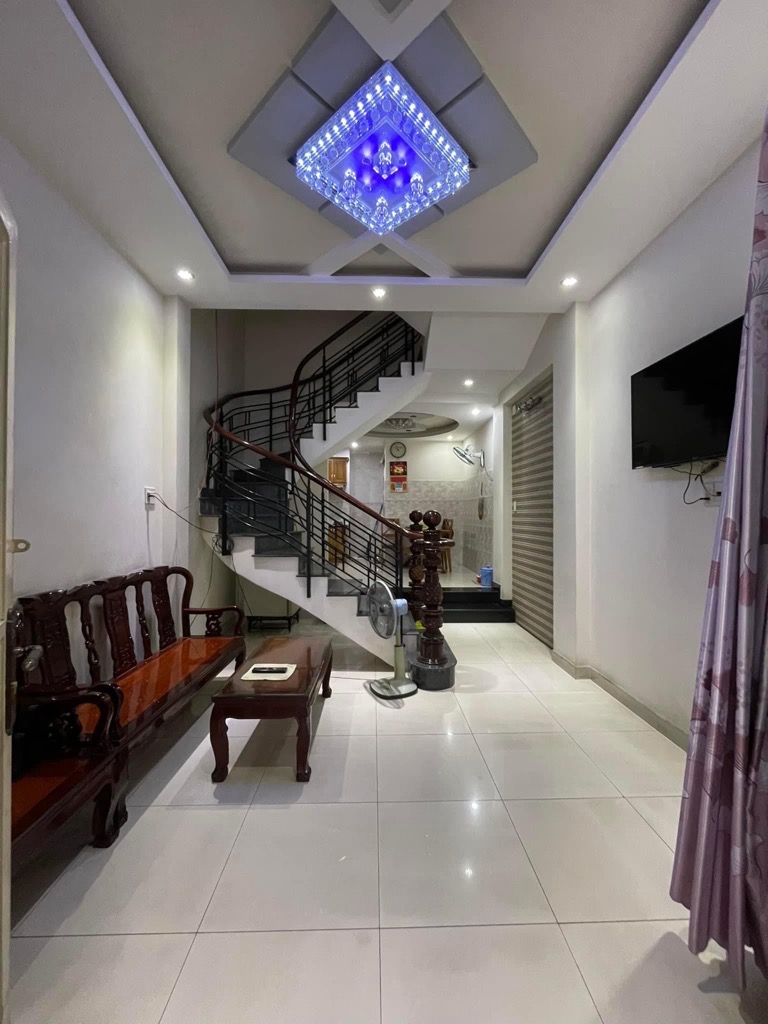 Bán nhà Lâm văn bền, Tân Kiểng - Quận 7, DT 45m2 x 4 tầng (4x11), Giá nhỉnh 5 tỷ thương lượng.