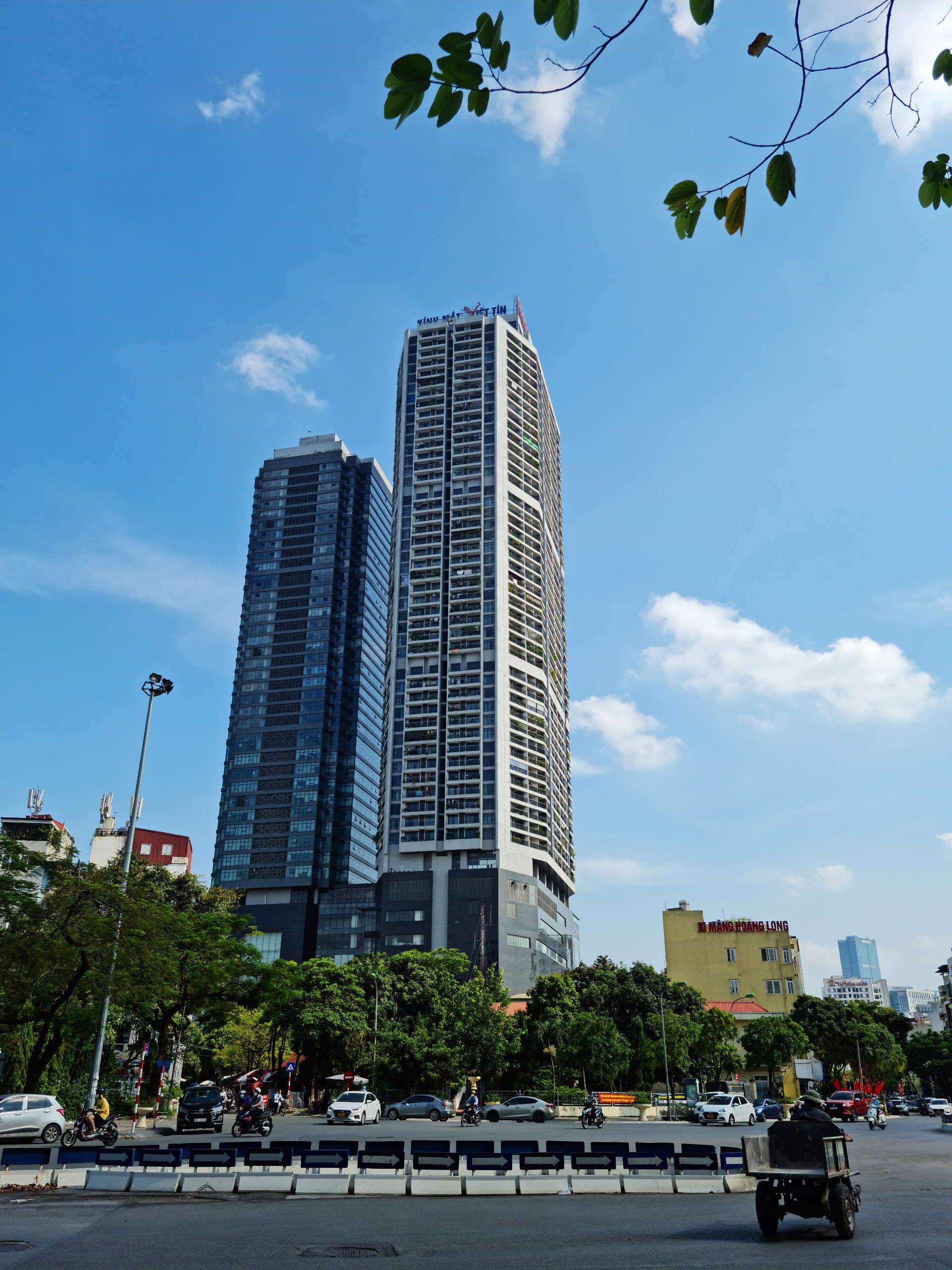 Cho thuê văn phòng logistics 240m2 tầng 33 tòa Discovery Complex, quận Cầu Giấy