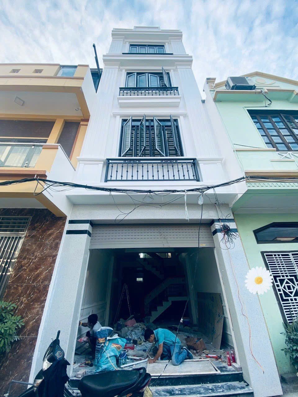 Bán nhà độc lập mới tinh Ngô Gia Tự, diẻn tích 52m 4 tầng GIÁ 3.8 tỉ ô.tô ra vào thoải mái