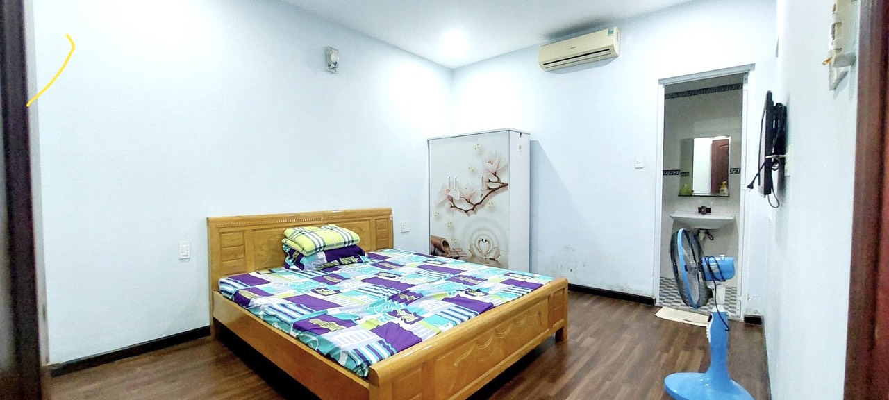 Bán nhà tại Quận 2, Ngộp bank bán gấp, Nhà Quận 2, ô tô vào nhà,, DTS:258M2, 4PN