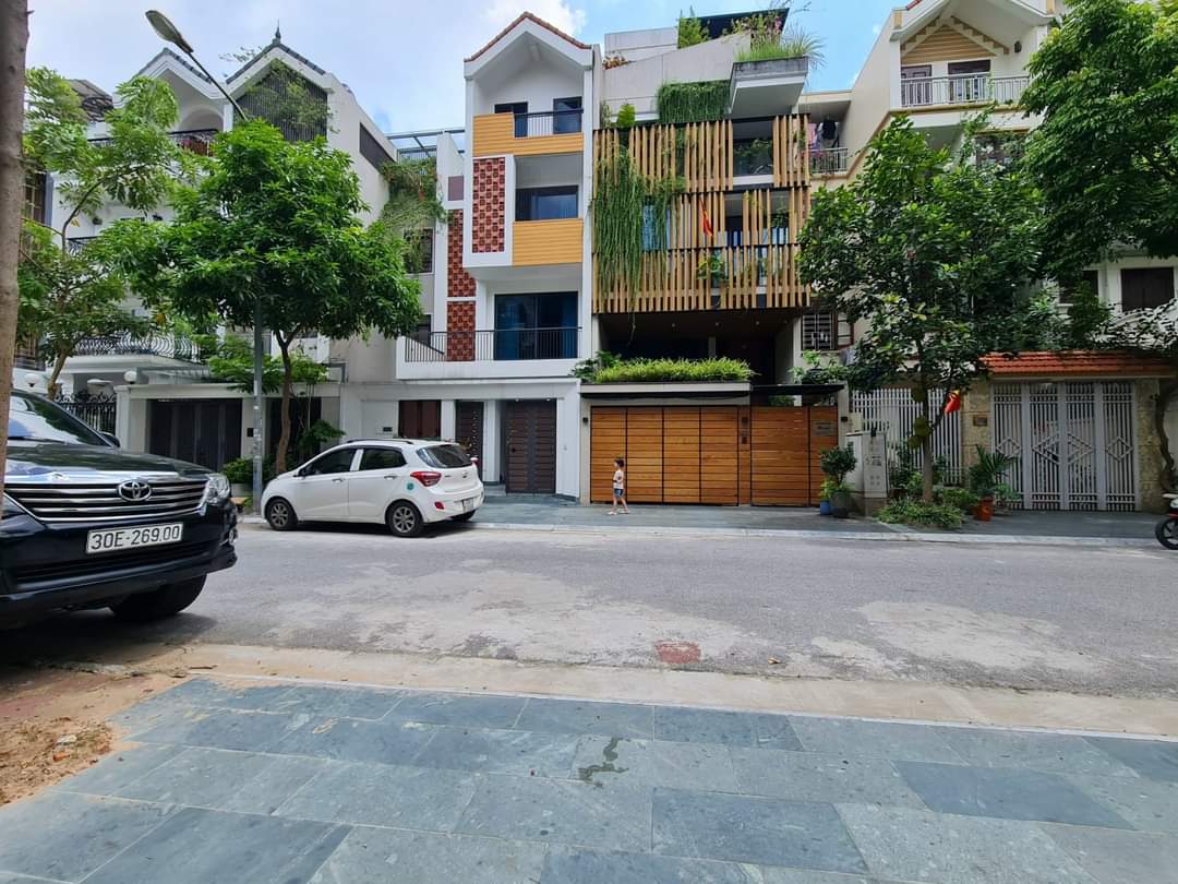 Bán Nhanh! Biệt Thự Phố Trung Kính Lớn, An Sinh Cao Cấp, 160m x 4 tầng, Mặt tiền 13m. Giá 45 Tỷ.