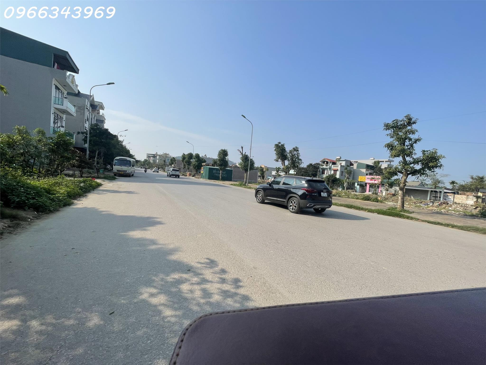 ĐẤT HANG CAU, NHẬN ĐẤT XÂY NGAY. LH: 0966343969