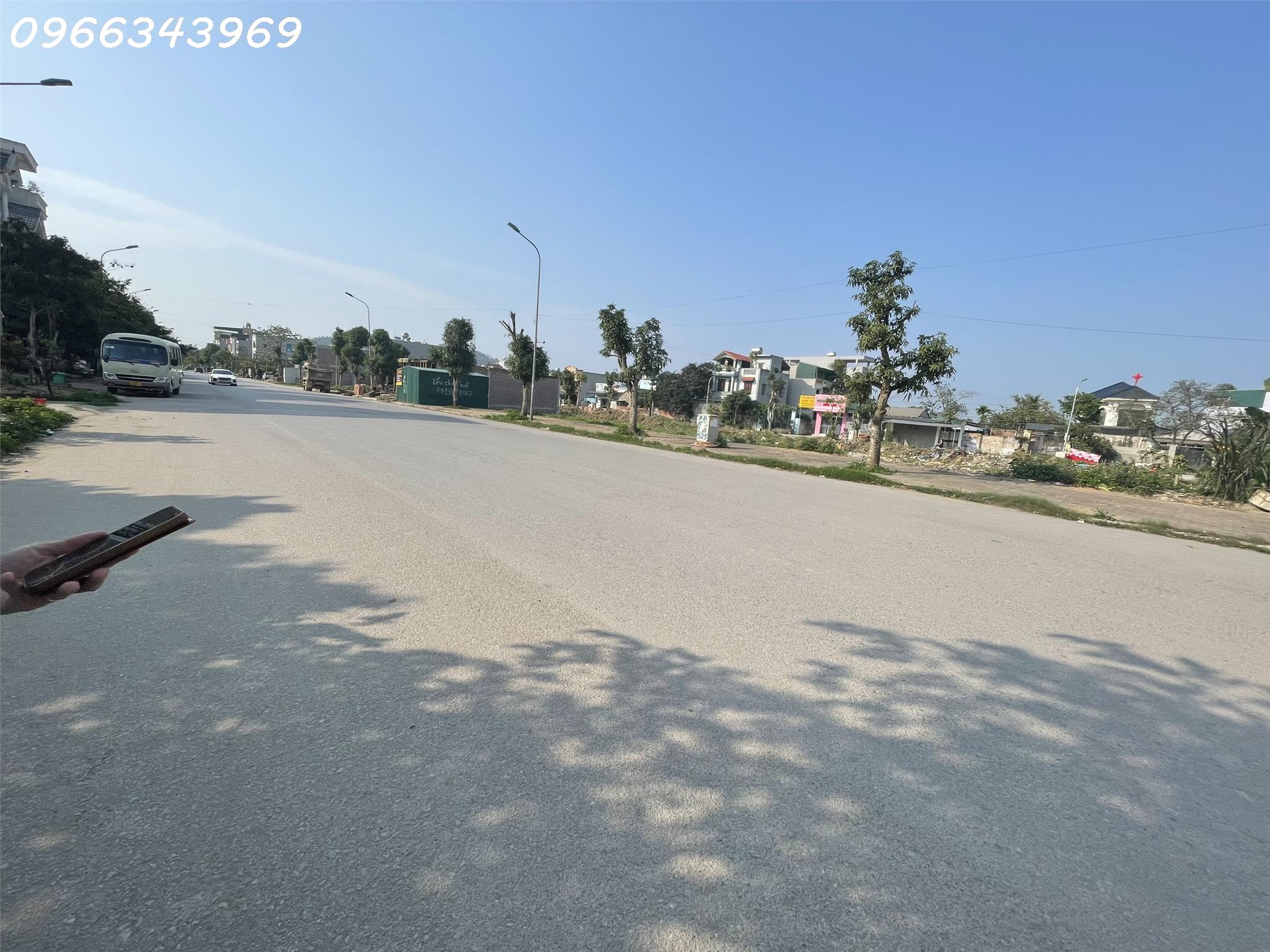 ĐẤT HANG CAU, NHẬN ĐẤT XÂY NGAY. GIÁ HOT NHẤT. LH: 0913 323 813