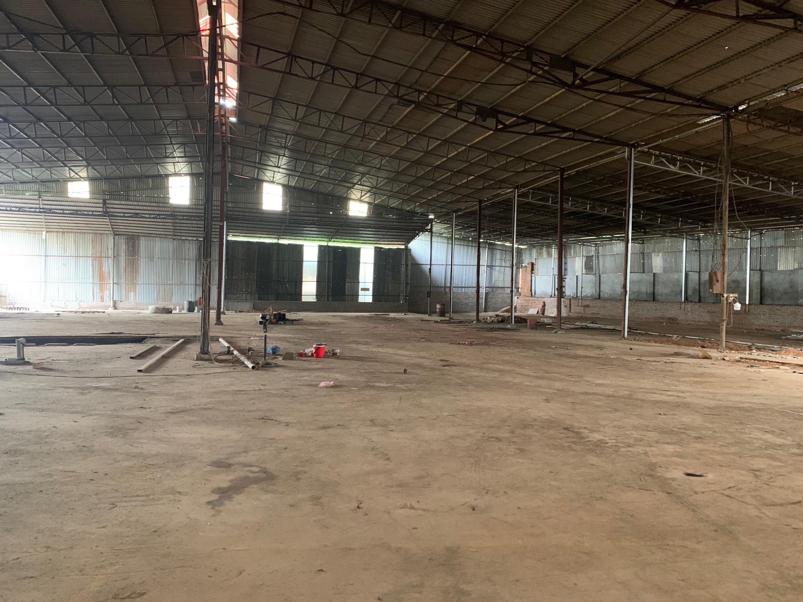 Cho thuê kho xưởng tại Minh Phú, Sóc Sơn, Hà Nội. Diện tích 2500m xe container đỗ cửa giá 50 triệu