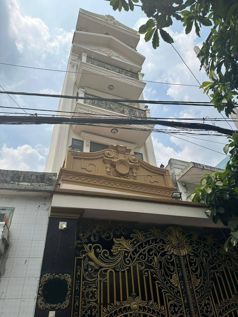 CHO THUÊ NHÀ LÀM CHDV ĐƯỜNG ÂU CƠ - 12 PHÒNG 12WC
