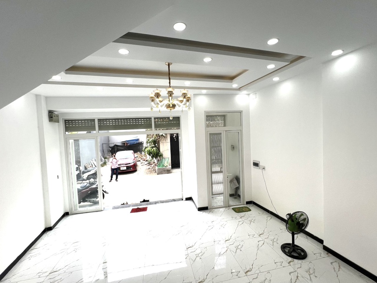 Bán nhà tại Quận 2, Nhà 3 tầng mới keng, ngang 6, dài 10, xe hơi vào nhà chỉ 8.x ty.