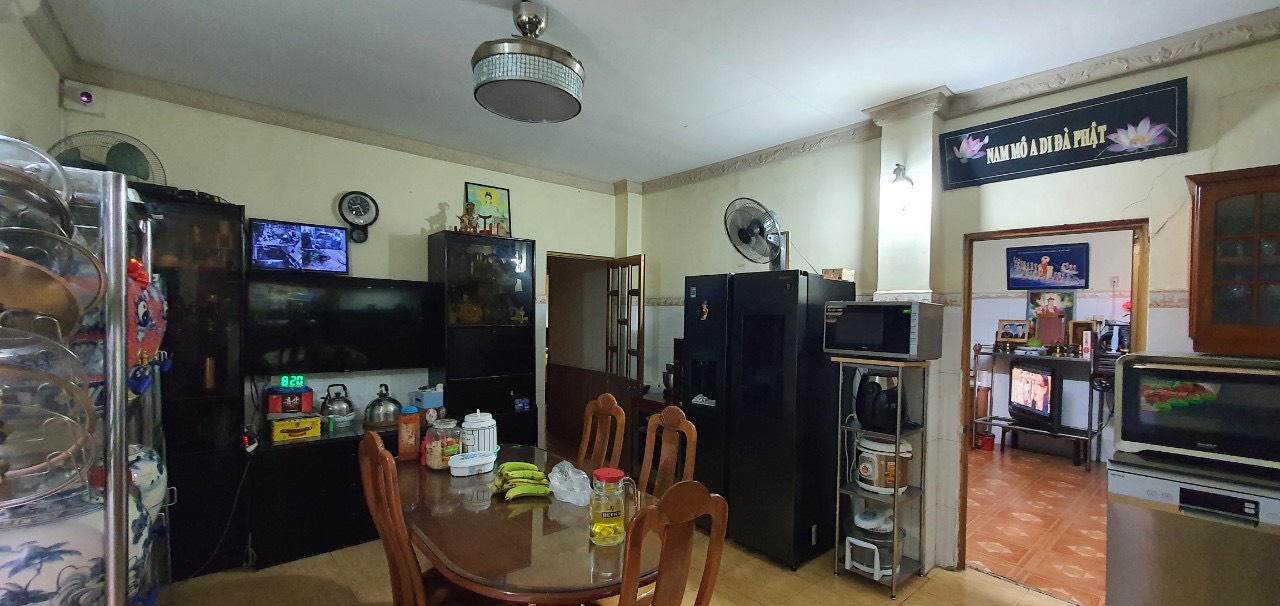 Nhà mặt tiền đường 2 phước bình DT 75m cấp 4 giá tốt