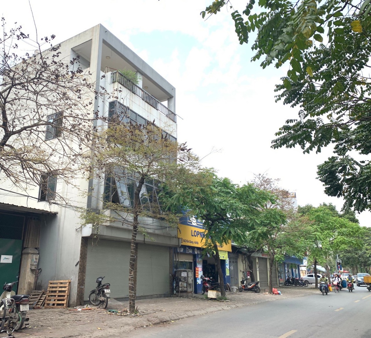 CHO THUÊ NHÀ MẶT ĐƯỜNG LỚN.