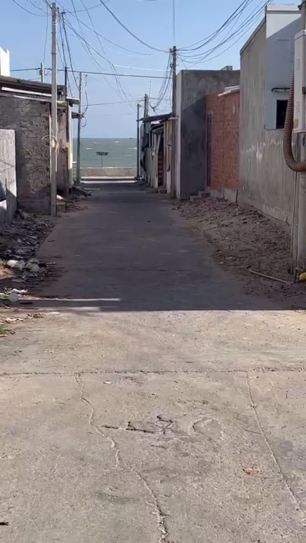 Bán đât TUY PHONG, BÌNH THUẬN sát biển, lô góc sổ thổ cư cần tiền bán rẻ