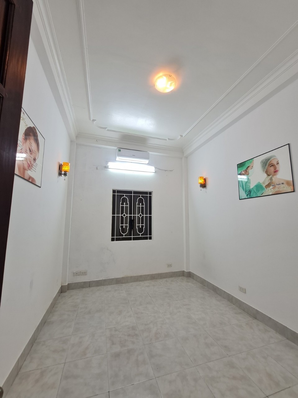 Cho thuê nhà 4 tầng, 5 ngủ, 4 WC ngõ 120 phố Trần Cung gần bệnh viện E, Đh Điện lực