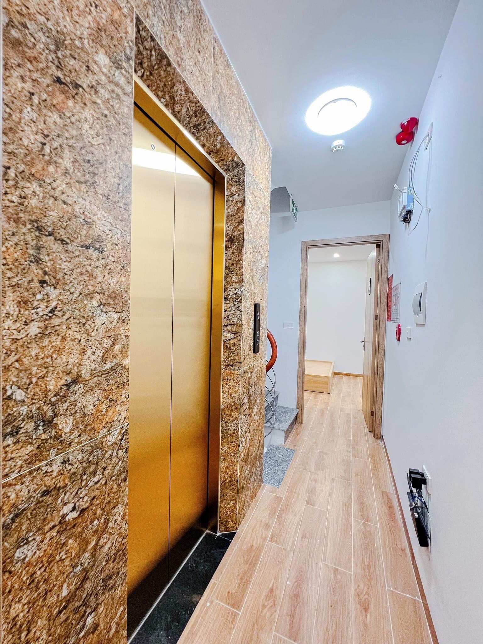 CẦN BÁN CHDV -TT HAI BÀ 10 M RA PHỐ - FULL NỘI THẤT ,HỆ THÔNG PCCC ĐẦY ĐỦ , CỬA KHÓA VÂN TAY GẦN CÁC TRƯỜNG ĐH LỚN 80 M