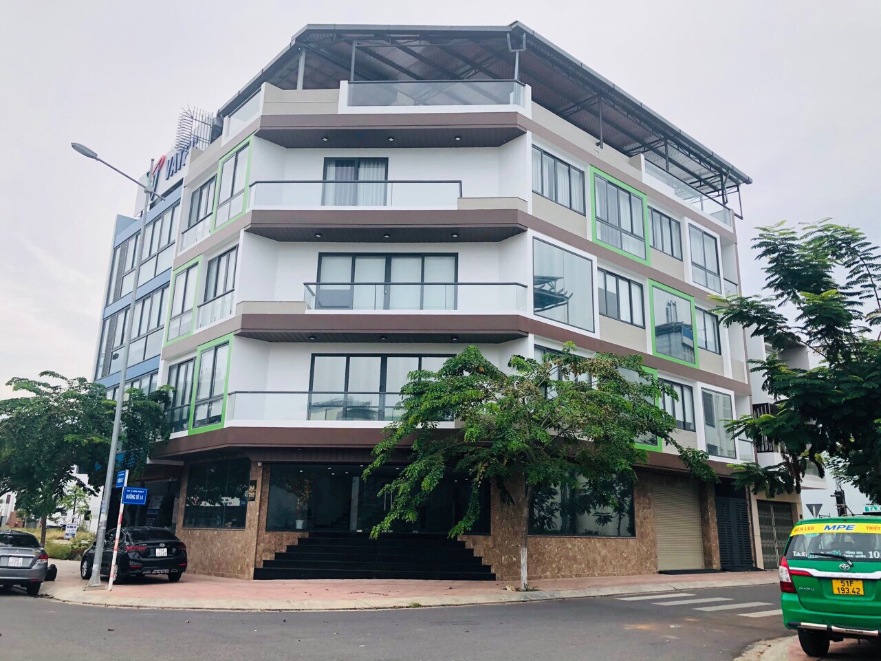 GIÁ CÒN GIẢM - Chính chủ cần bán căn góc 2 mặt tiền 4 tầng KĐT Hà Quang 2, Nha Trang