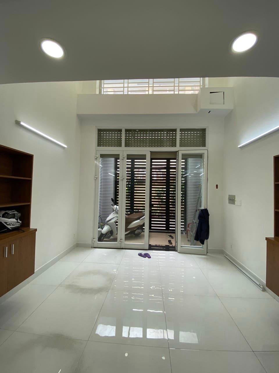 PHAN VĂN TRỊ - KHU VIP CẠNH BÊN CITYLAND P10 GÒ VẤP - NHÀ ĐẸP 5 TẦNG - 2 MẶT TIỀN, MẶT TRƯỚC 5M - 68M2. GIÁ CHỈ 10.5