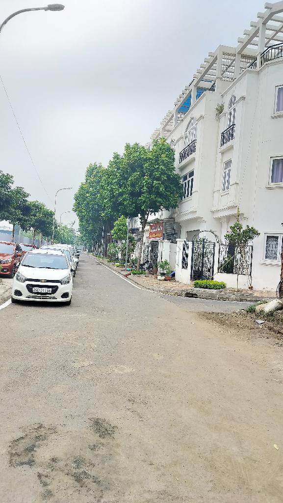 a Chung bán gấp Biệt thự KĐT Cầu Bươu 124 m lô góc 5 T MT 10 m ô tô tránh vỉa hè gần hồ 15 tỷ 9