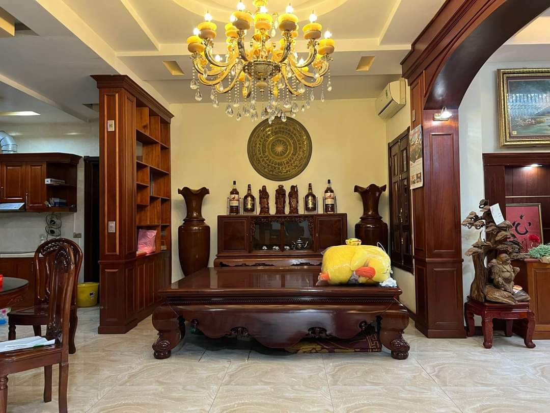 Biệt Thự Quan Chức, Siêu Vip Phố Trung Kính, 160m x 4 tầng, Mặt tiền 13m. Giá 45 Tỷ.