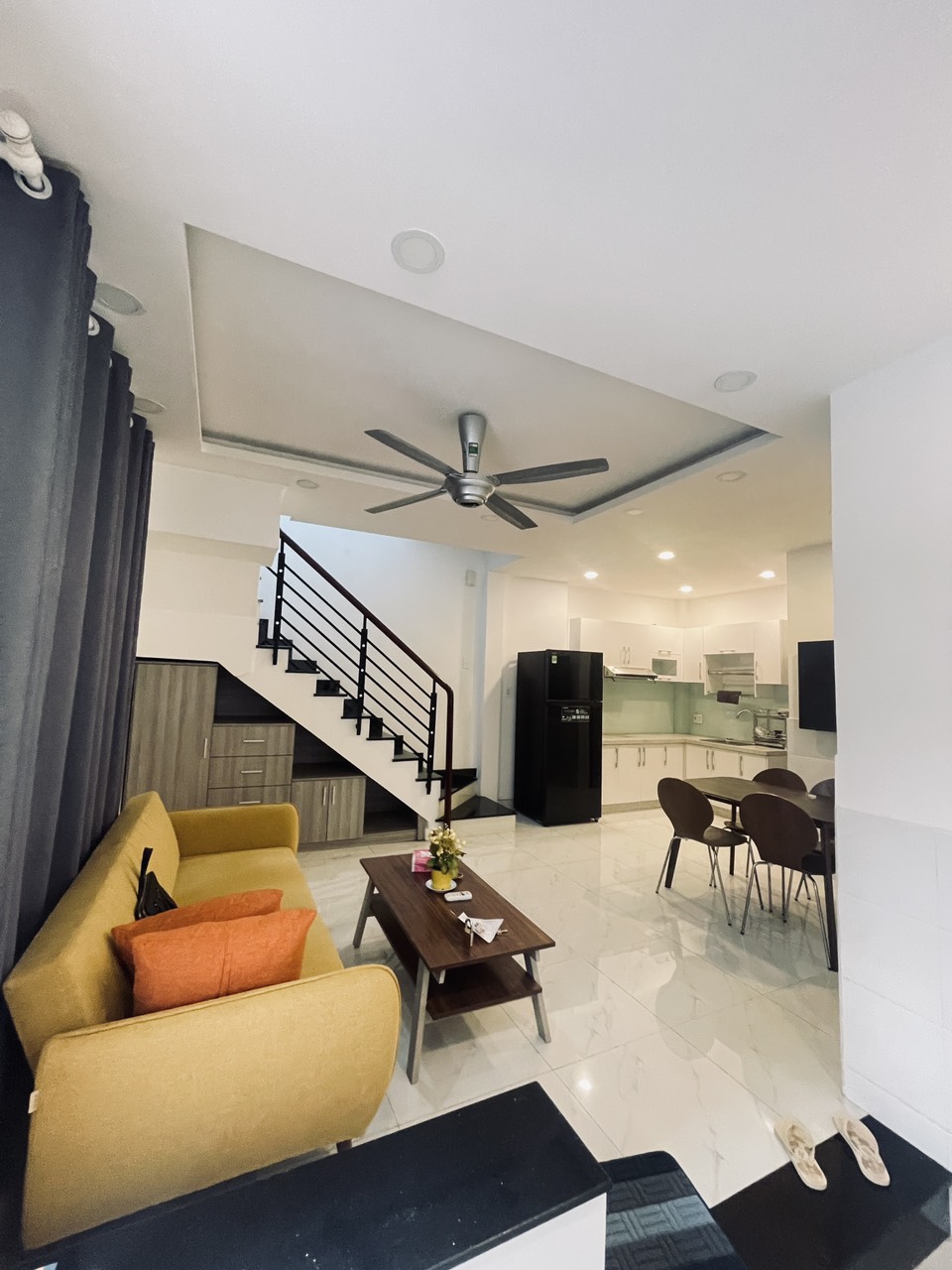 Cho thuê nhà Nguyễn Trãi quận 1 trệt 2 lầu sân thượng nhà đẹp đủ nội thấtvào ở ngay