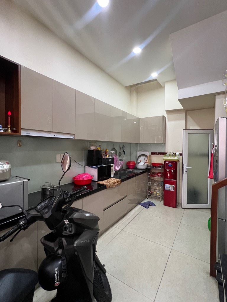 TÂN BÌNH - NHÀ CÒN KHÁ MỚI - HẺM XE TẢI - TẶNG LẠI NỘI THẤT VÀ CÓ SẴN NĂNG LƯỢNG MẶT TRỜI - DT 4X9.75M