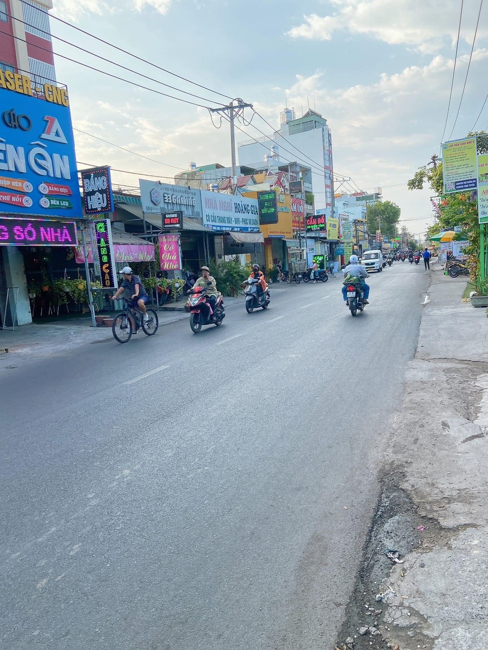 Bán nhà mặt tiện kinh doanh Bình Long quận Tân Phú 4 x 18m chỉ 6,4 tỷ TL