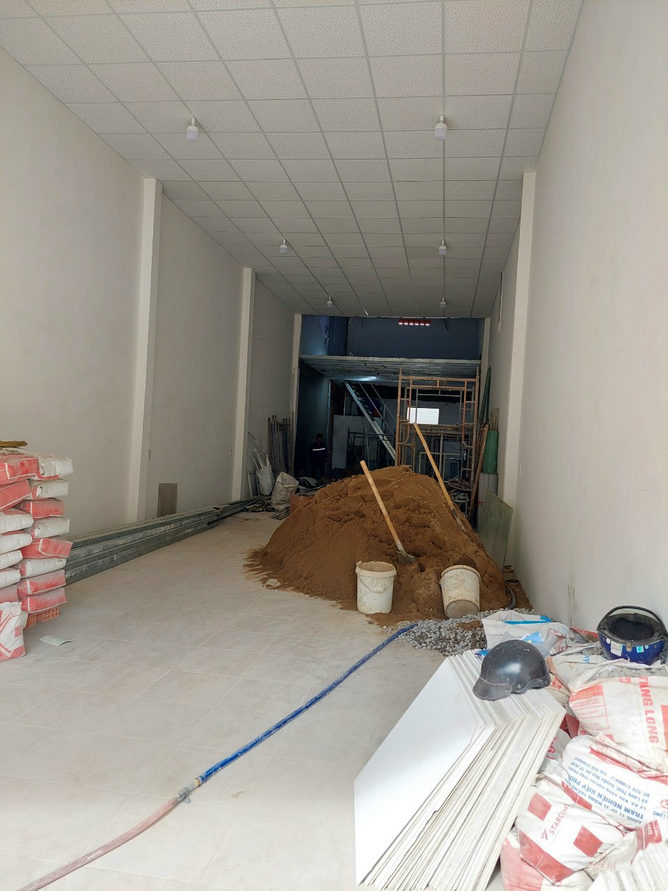 Cho thuê mặt bằng tại Lê Hồng Phong, Phú Hòa, Thủ Dầu Một, Bình Dương.Diện tích: Trệt lầu, 4m x 20m.Giá thuê: 11 triệu