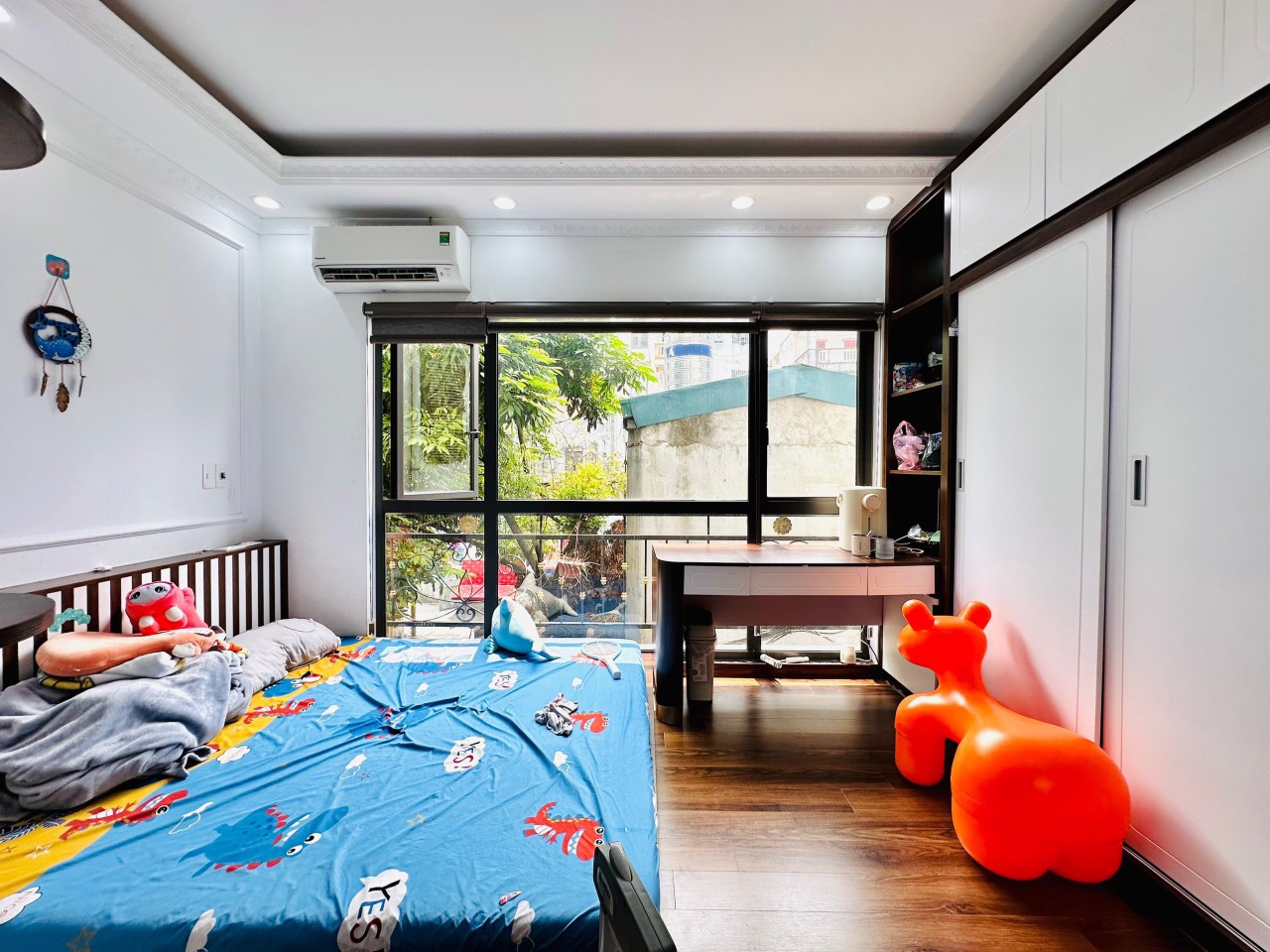 Bán nhà ngõ Chùa Bộc mặt tiền rộng 4.6m, diện tích 37m² x 6 tầng, nhà đẹp có thang máy