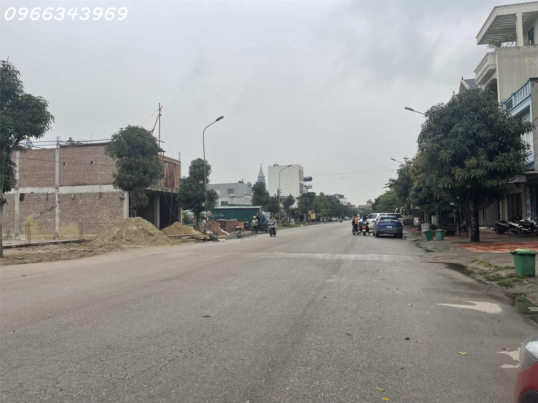 ĐẤT HANG CAU, NHẬN ĐẤT XÂY NGAY. NHÀ TRUNG TÂM TP GIÁ CHƯA ĐẾN 3 TỶ. LH: 0966343969