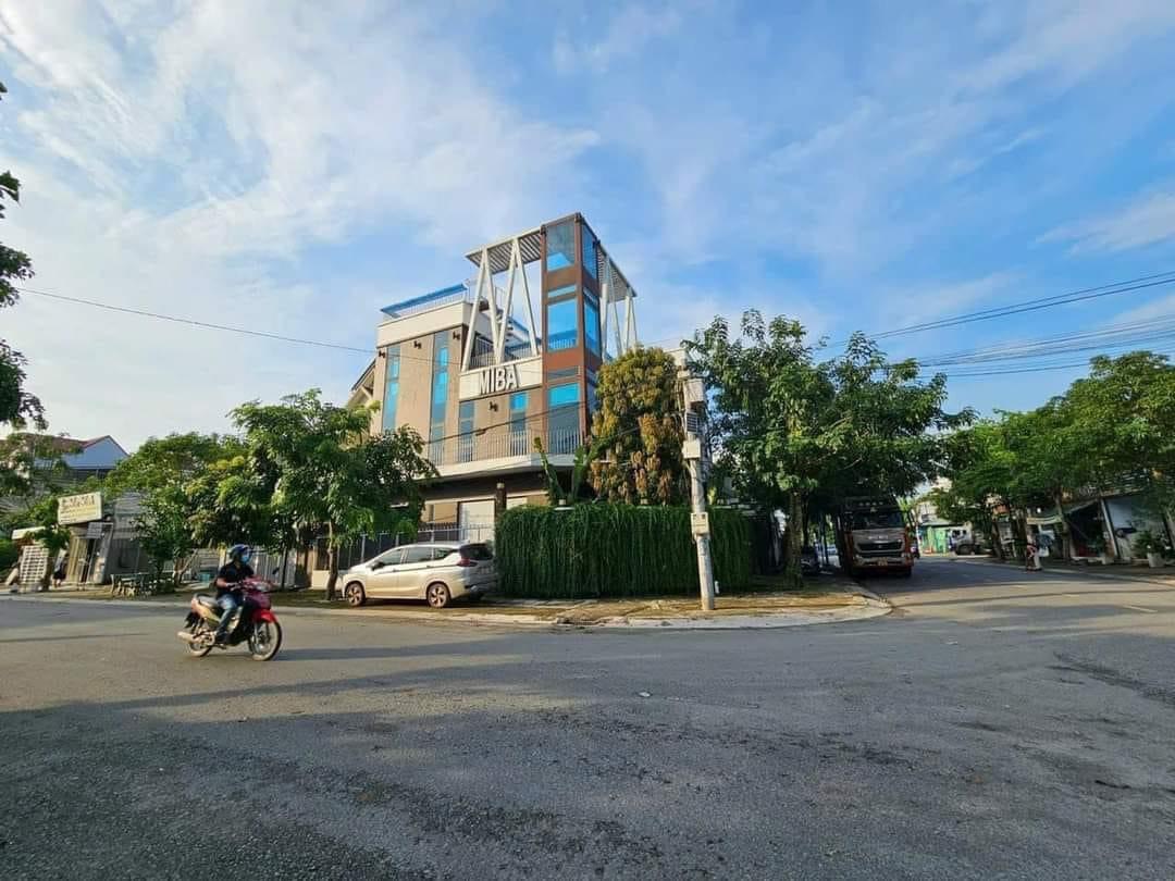 Cho thuê tòa nhà mặt tiền 30/4 Thủ Dầu Một.7 x 25 (DTSD 880m2), thiết kế 1 trệt 4 lầu, các tầng thông suốt. Thích hợp