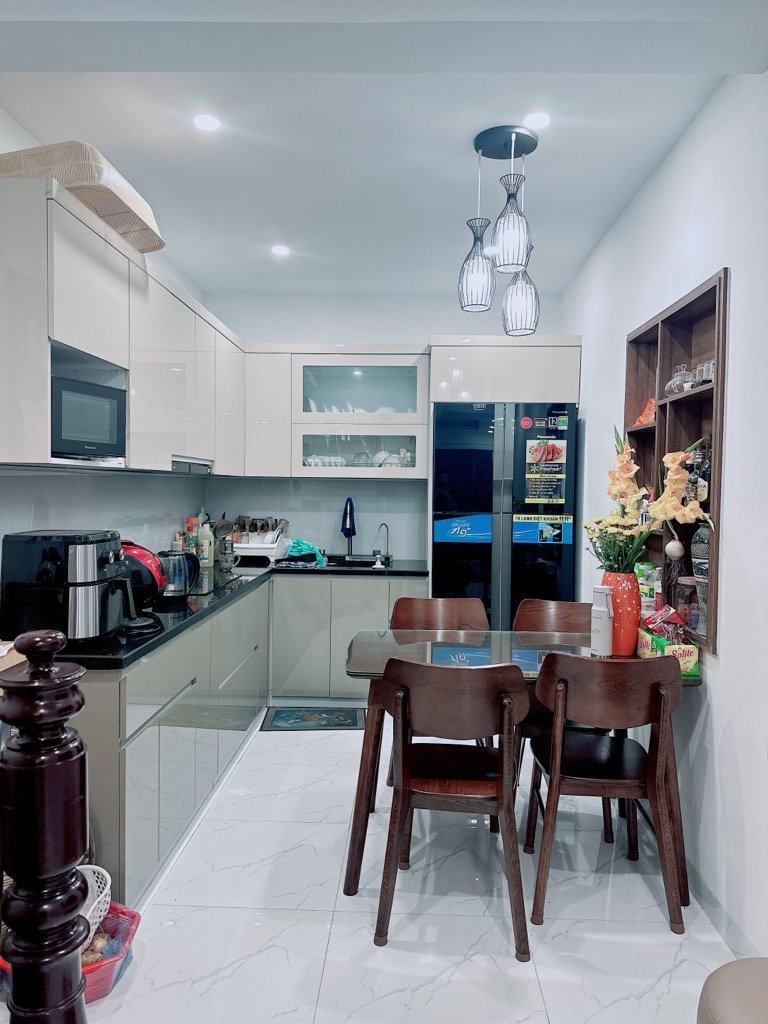 NGÕ THÔNG - KINH DOANH - VỊ TRÍ ĐẸP - CÁCH Ô TÔ 30 M - NỞ HẬU