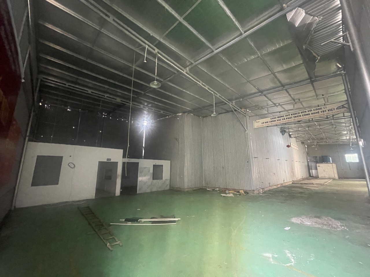 Cho thuê kho xưởng tại Tây Mỗ, Nam Từ Liêm, Hà Nội. Diện tích 360m, xưởng cao 6m, mái chống nóng, nền Epoxy giá 70k/m