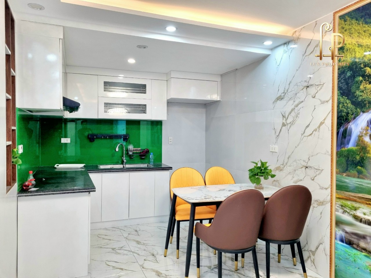 Bán nhà ngõ 49 Nguyễn Công Trứ, diện tích 40m 3 tầng độc lập dân xây GIÁ 2.25 tỉ, cực gấp