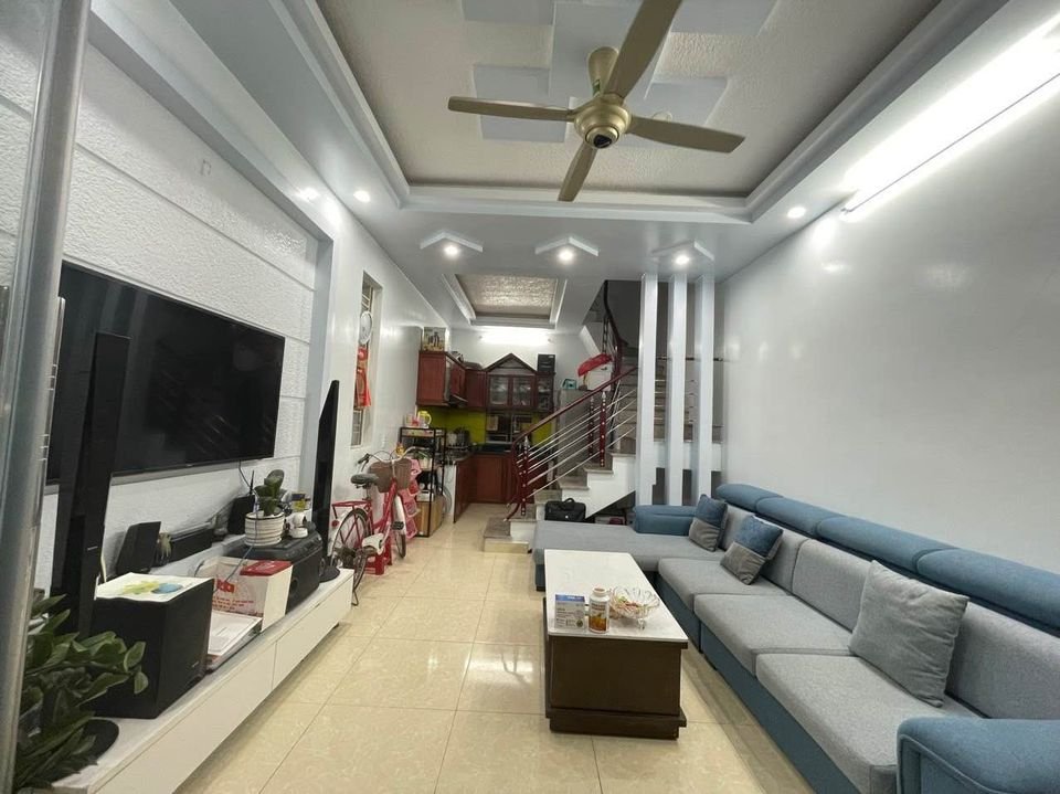 Bán nhà sát ngay mặt đường Miếu Hai Xã, diện tích 36m 4 tầng GIÁ chỉ 2.2 tỉ cực đẹp