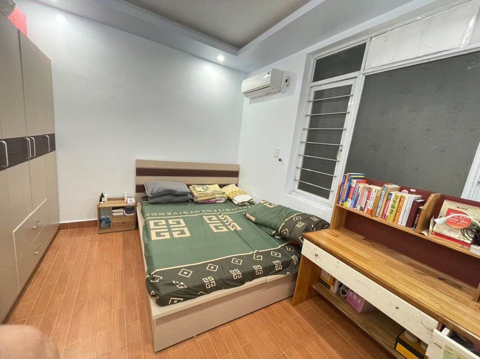 Bán gấp nhà gần mặt đường Miếu Hai Xã, diện tích 36m 4 tầng GIÁ 2.2 tỉ gốc dân bán